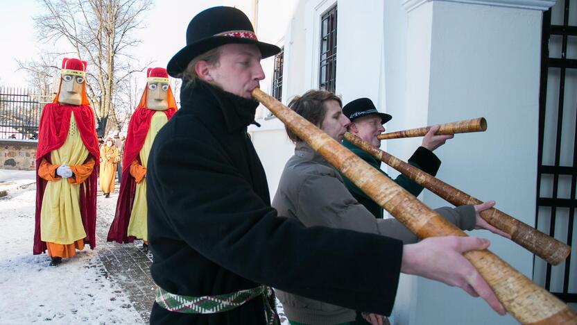 Liaudies meistrams įteikti „Aukso vainikai“