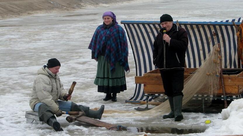 Pažadas: nors Kuršių marių ledas tirpsta, "Stintapūkio" organizatoriai tikino, jog šventė įvyks, o stintų netrūks.