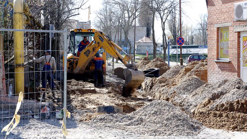 Avarija: įvažoje į Kruizinių laivų terminalą rengėsi pakloti kelio dangą, tačiau trūko vamzdis.