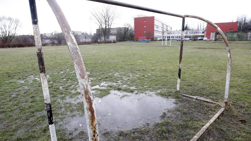 "Verdenės" progimnazijos stadionas dabar primena purvyną.