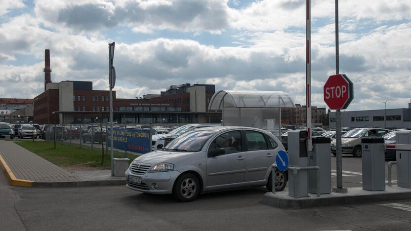 Mokama: prie Kauno klinikų automobilių statymas apmokestintas visą parą.