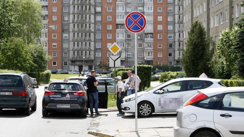 Tvarka: Laukininkų gatvės gyventojų dėmesį antradienį patraukė naujas gatvės pradžioje įbestas ženklas.