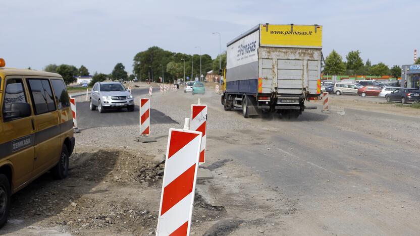 Laikas: pykstančius vairuotojus savivaldybės atstovai ramino, esą pervaža bus atidaryta iki Jūros šventės.