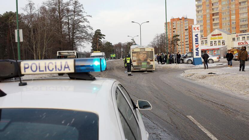 Kaktomuša susidūrė keleiviniai autobusai