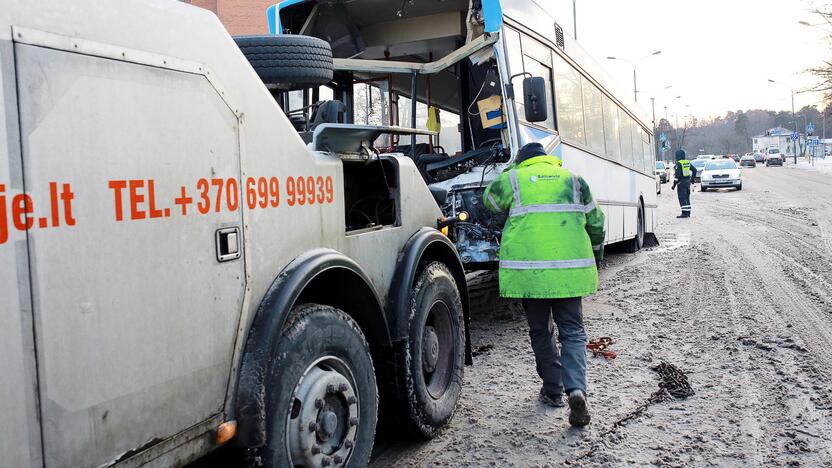 Kaktomuša susidūrė keleiviniai autobusai