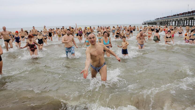 Į Baltiją panėrė maždaug šimtas sveikuolių