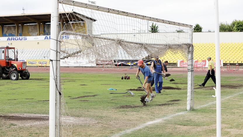 Klaipėdos centriniame stadione bus atsodinta veja