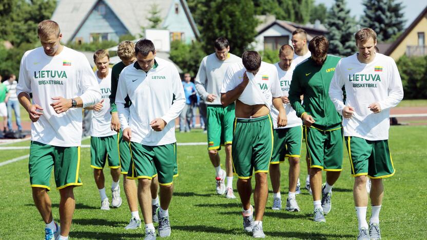 Pirmojoje treniruotėje kurorto stadione plušėjo vos 11 krepšininkų