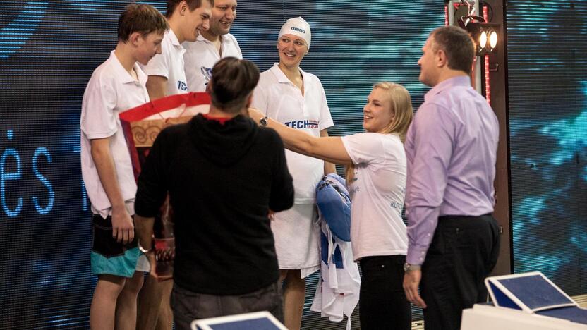 Šeimų plaukimo estafetės R. Meilutytės taurei laimėti