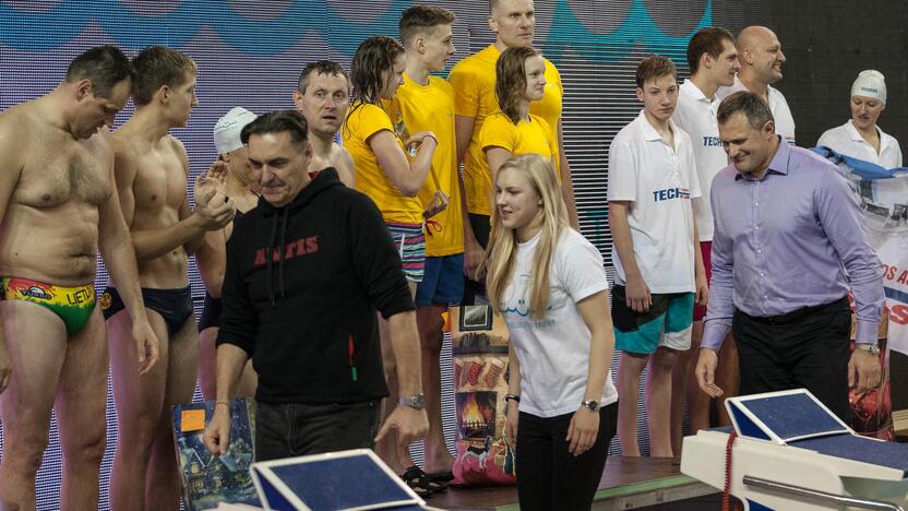 Šeimų plaukimo estafetės R. Meilutytės taurei laimėti