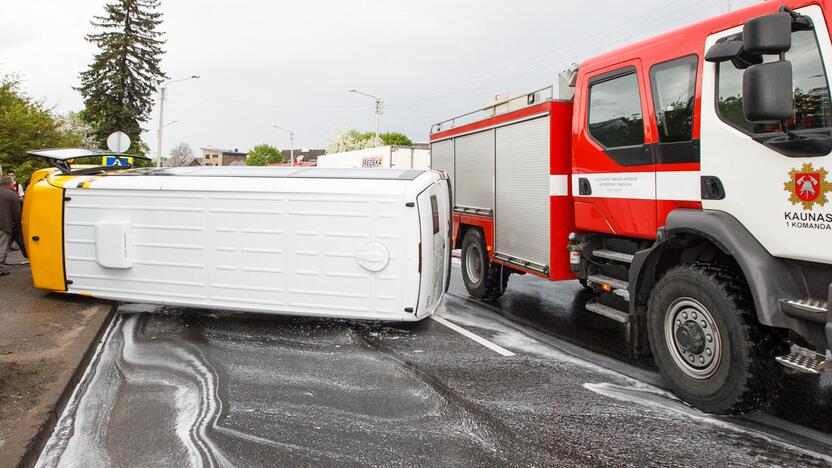 Apvirto maršrutinis autobusas