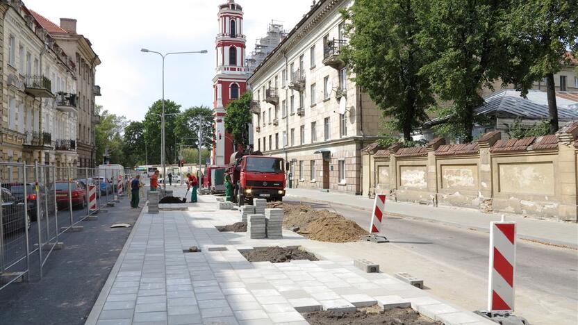 Šermukšnių gatvėje ruošiamasi šermukšnių sodinimui