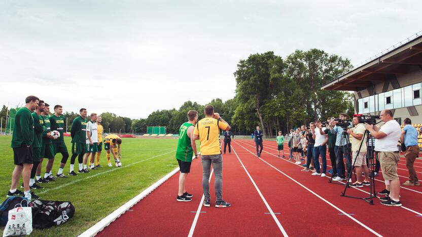 Palangoje varžėsi Lietuvos rinktinės krepšininkai ir futbolininkai 