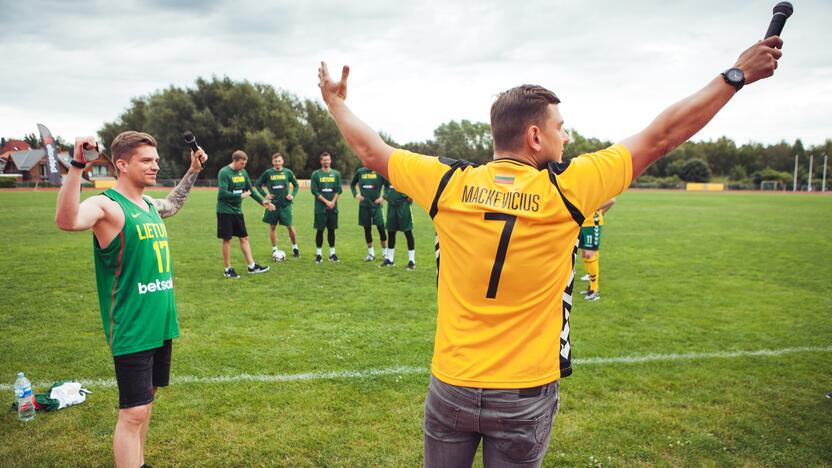 Palangoje varžėsi Lietuvos rinktinės krepšininkai ir futbolininkai 