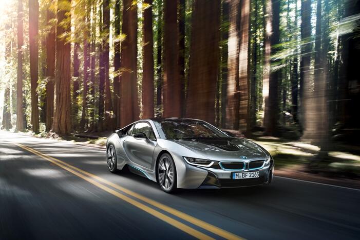 „BMW i8“ išrinktas „Žaliuoju metų automobiliu“