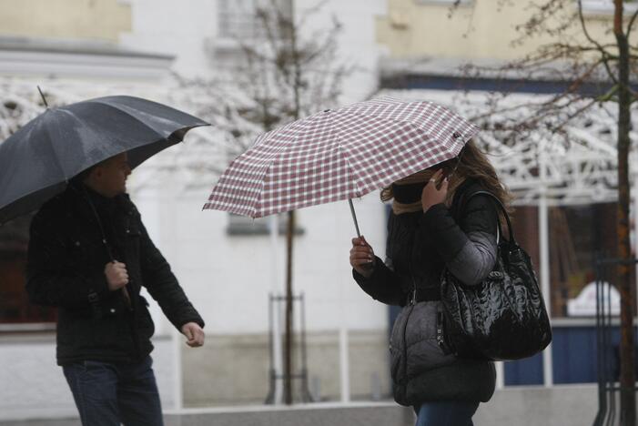 Orai pajūryje: lietų ir vėją pakeis šaltis