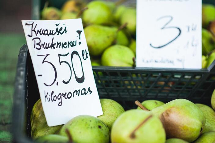 Vaisių ir uogų viliotinis turgavietėje