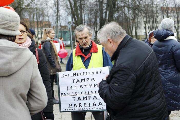 Klaipėdiečių protestas prieš vaikų paėmimą iš šeimų