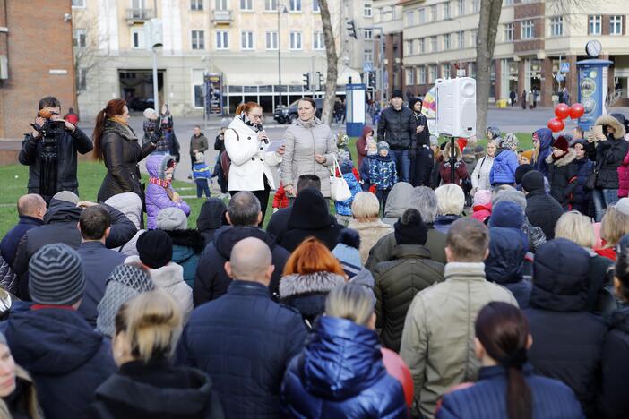 Klaipėdiečių protestas prieš vaikų paėmimą iš šeimų