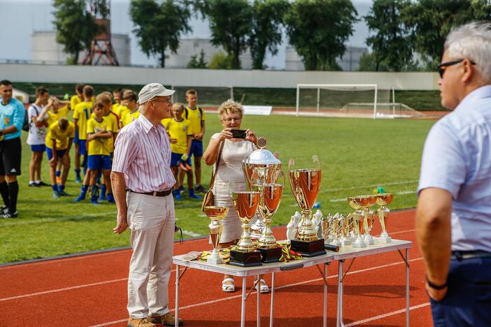 Futbolo turnyras Mero taurei laimėti