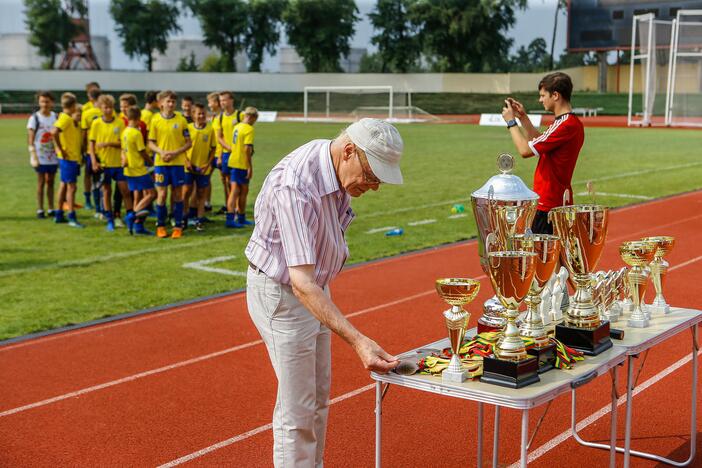 Futbolo turnyras Mero taurei laimėti