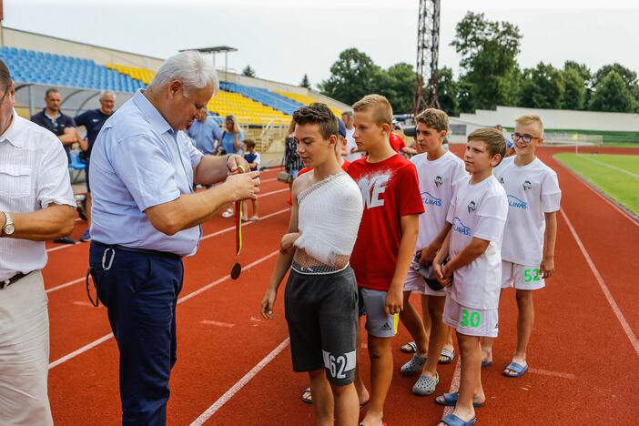 Futbolo turnyras Mero taurei laimėti