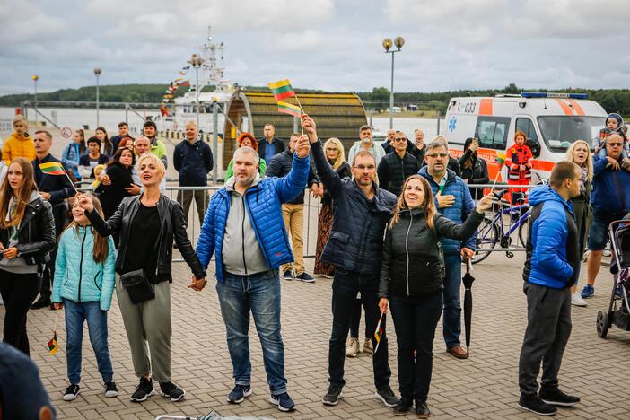 "Tautiška giesmė aplink pasaulį. 10 metų"