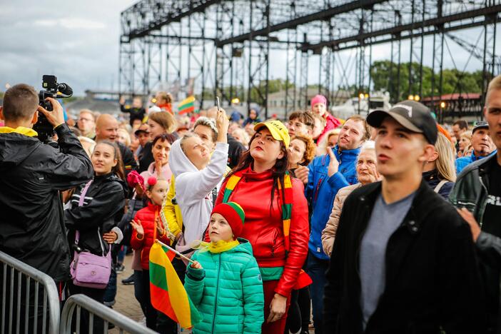 "Tautiška giesmė aplink pasaulį. 10 metų"