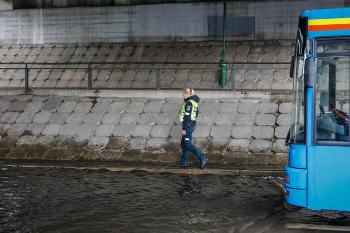 Potvynis po viaduku