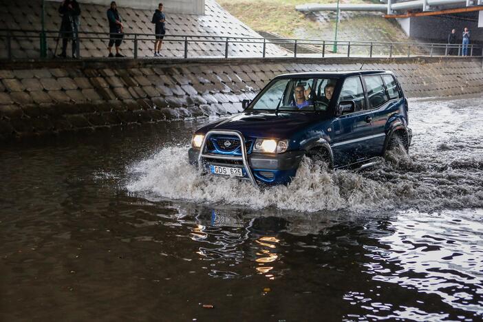 Potvynis po viaduku