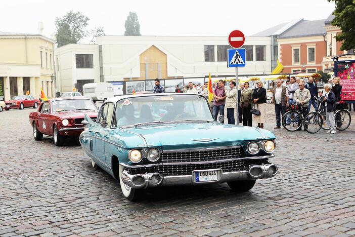 Senovinių automobilių išlėdytuvės į žygį per Lietuvą