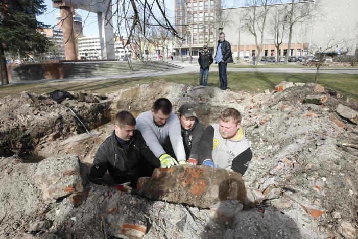 Skvere – pirmieji archeologų atradimai