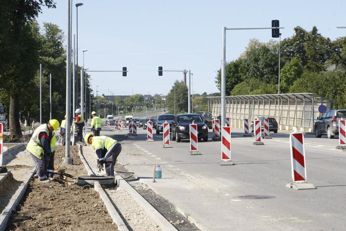 Vairuotojai keiksnoja remonto darbus: Liepų gatvėje – nesibaigiančios spūstys