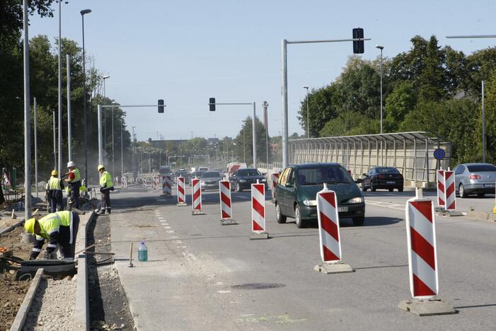 Vairuotojai keiksnoja remonto darbus: Liepų gatvėje – nesibaigiančios spūstys