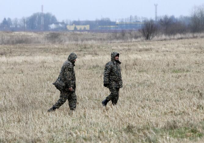 Būrys policininkų ir savanorių ieško dingusio vaikino 