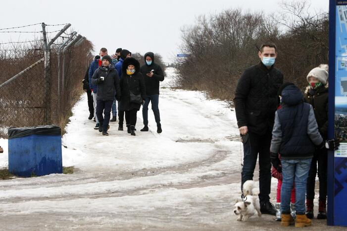 Pajūryje – žmonių kaip vasarą: gaiviu oru mėgavosi tūkstančiai gyventojų