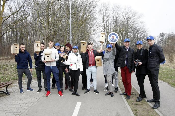 Klaipėdiečiai grąžina skolą gamtai