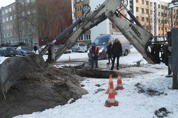 Vandentiekio avarija Naujakiemio gatvėje