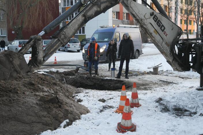 Vandentiekio avarija Naujakiemio gatvėje