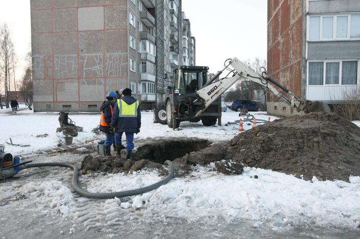 Vandentiekio avarija Naujakiemio gatvėje