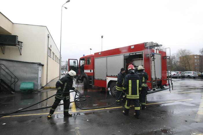 Maisto prekių parduotuvėje kilo gaisras