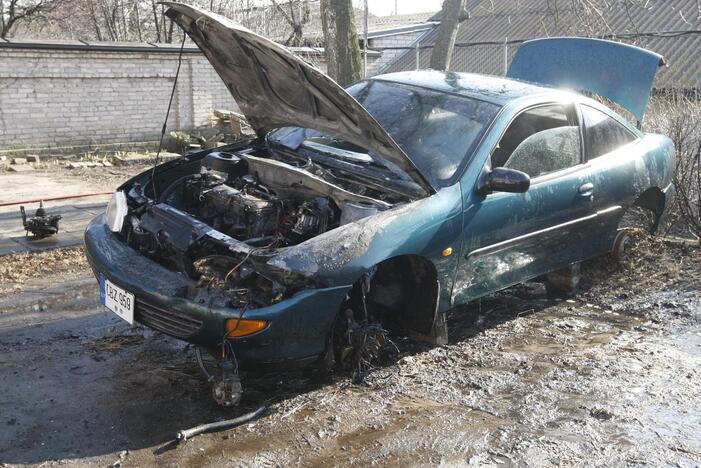 Automobilio gaisras Karklų gatvėje