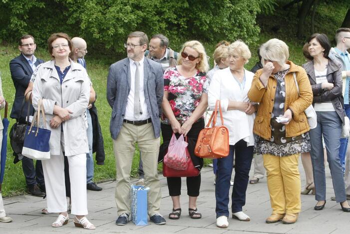 Atidarytos bibliotekėlės autobusų stotelėse