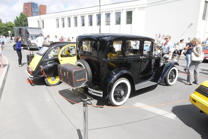 Senovinių automobilių paradas