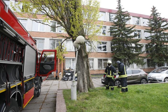 Klaipėdos centre driokstelėjo sprogimas: pro langą iššoko apdegęs žmogus