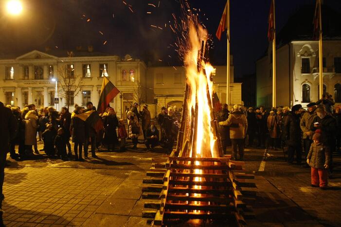 Užsiliepsnojo atminimo laužai – Klaipėda nepamiršo Laisvės gynėjų