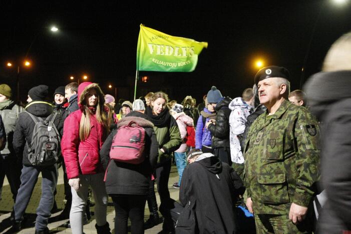 Naktį pajūriu patraukė per pusantro tūkstančio žygeivių