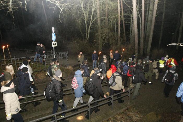 Naktį pajūriu patraukė per pusantro tūkstančio žygeivių