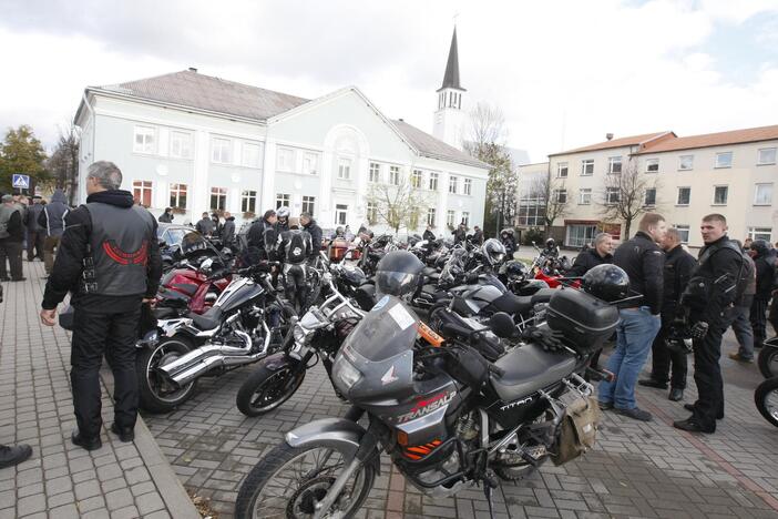 Gargždus sudrebino plieniniai žirgai