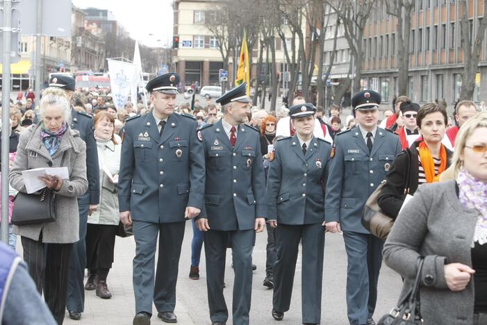 Klaipėdos tikintieji ėjo Kryžiaus kelią